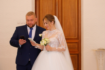 Нижегородские молодожены дистанционно проголосовали на выборах во время церемонии бракосочетания