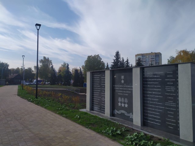 Стела с именами героев установлена на площади Славы в Сормовском районе Нижнего Новгорода