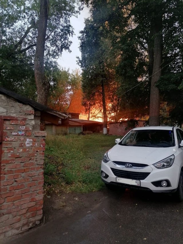 Массив сараев горел в центре Нижнего Новгорода 3 августа