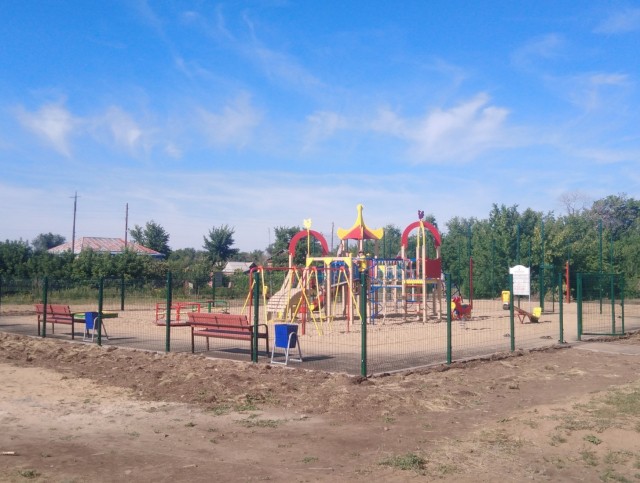 Современная зона отдыха для детей появилась в поселке Гамалеевка-1 в Оренбуржье