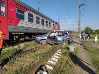 Легковой автомобиль столкнулся с электричкой в Нижнем Новгороде