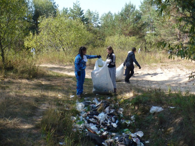 Добровольцы в рамках акции "оБЕРЕГАй" собрали 26 мешков мусора на туристической стоянке на Керженце в Нижегородской области 