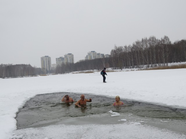 Нижегородские "моржи" отметят 23 февраля прыжками через горящий обруч и заплывом в проруби