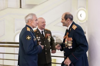 Глава Нижнего Новгорода Юрий Шалабаев на встрече с ветеранами поздравил их с наступающим праздником Победы