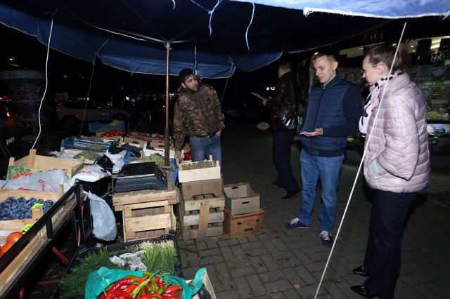 Активисты "Единой России" провели рейд в Нижнем Новгороде по выявлению несанкционированных торговых точек