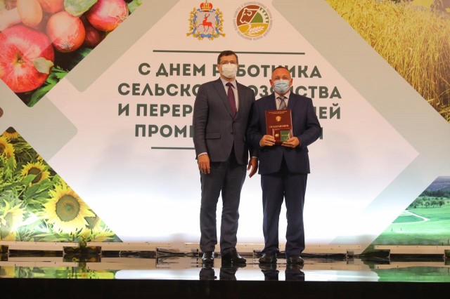 Денежные сертификаты вручили лучшим работникам сельского хозяйства и агропредприятиям Нижегородской области