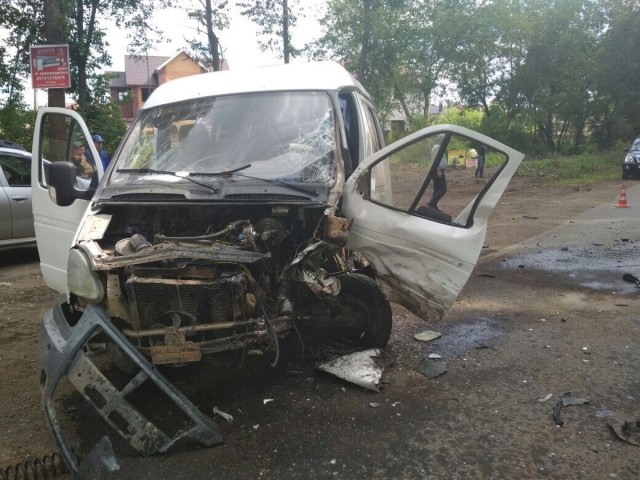 Водитель Mercedes погиб в Уфе при столкновении с пассажирским автобусом