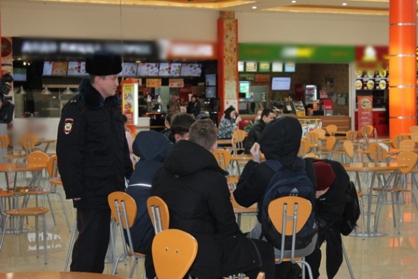 Самарским подросткам запретили посещать ТЦ без взрослых