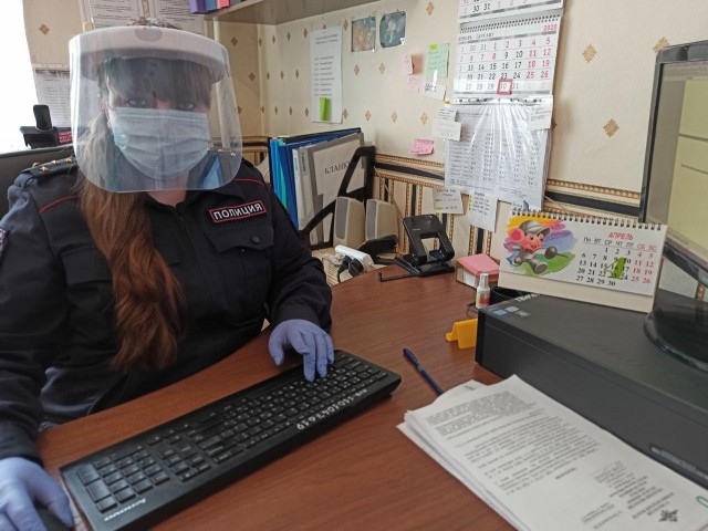 Производство экранов из оргстекла и пошив защитных масок наладили в нижегородском детском речном пароходстве.