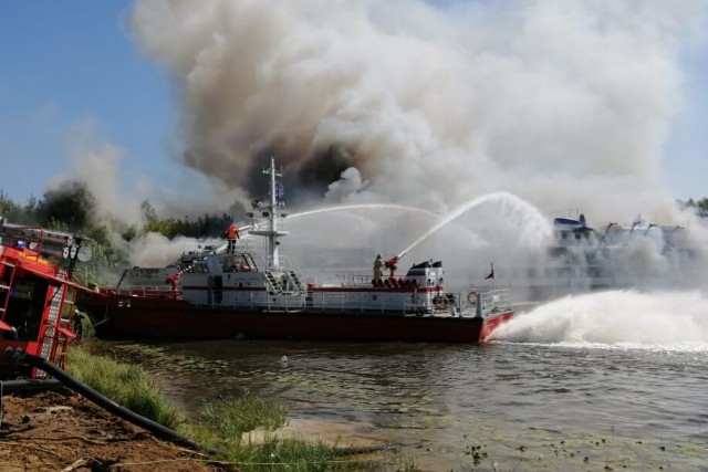 Теплоход загорелся в Нижегородской области 