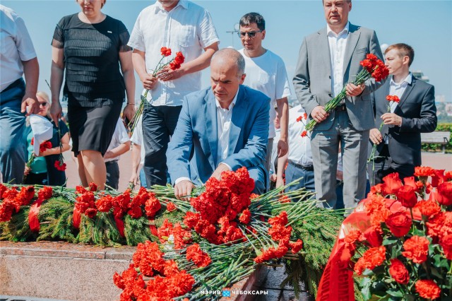 Цветы возложили к вечному огню в Чебоксарах в день 80-летия начала Великой Отечественной войны