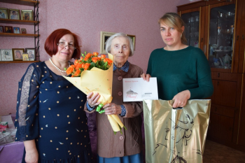 Поздравление от президента РФ Владимира Путина с 95-летием получила жительница Чебоксар Тамара Любимова