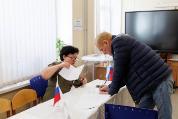 Депутат Госдумы Вадим Булавинов проголосовал на выборах Президента России