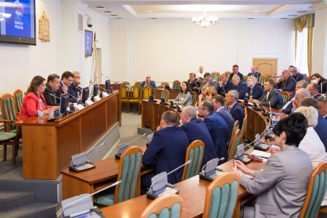  Глеб Никитин и Андрей Макаров встретились с победителями предварительного голосования "Единой России"