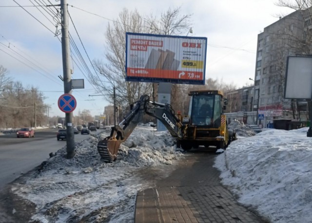 Более 30 единиц техники задействовано на уборке снега в Приокском районе