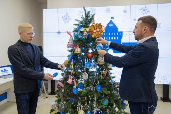 Депутаты и активисты «Единой России» исполнят новогодние желания детей