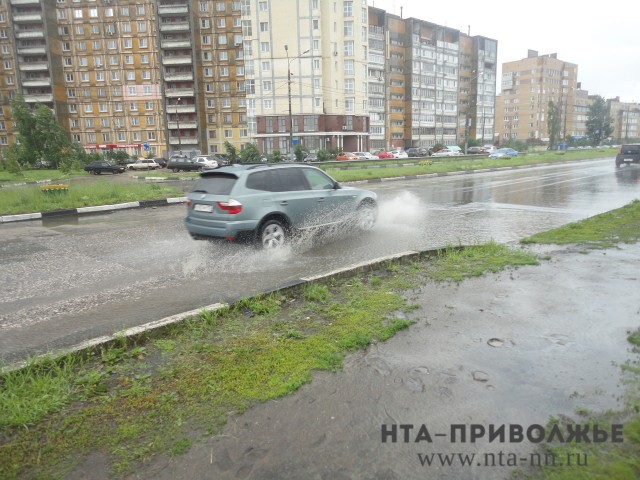 Последствия ливня устраняли на улицах Нижнего Новгорода 25 апреля