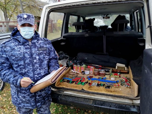 Охотничье ружьё, более 100 патронов и порох изъяли у жительницы Дивеева Нижегородской области