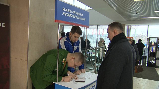 Сбор подписей за кандидатуру Владимира Путина продолжается в Нижнем Новгороде