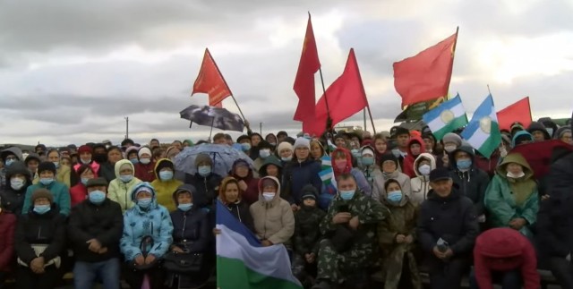 Более 2 тыс. человек пришли на народный сход в защиту горы Крыктытау в Башкирии (ВИДЕО)