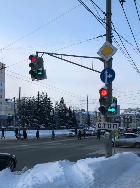  Поворот направо при любом сигнале светофора разрешили на нижегородской улице Коминтерна