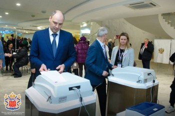 Губернатор Денис Паслер проголосовал одним из первых в Оренбуржье
