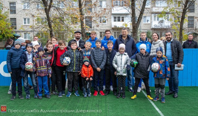 Иван Носков посетил новую спортивную площадку в Дзержинске