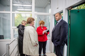 Денис Спирин проверил работу новых КПП в чебоксарских школах