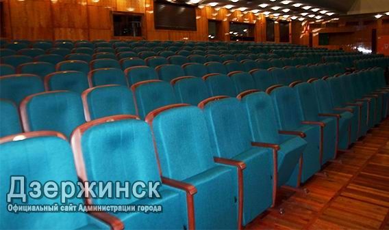 Около 700 новых кресел установлено в зрительном зале театра драмы в Дзержинске Нижегородской области