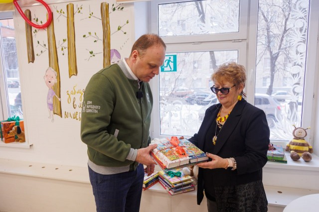Библиотеки Нижегородской области начали принимать книги и учебники для жителей Харцызска