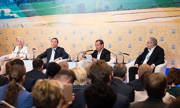 Дмитрий Медведев поддержал предложения участников Форума сельских депутатов "Единой России"