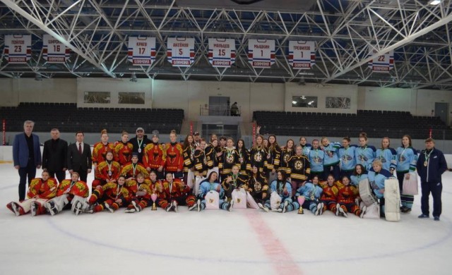 Команда Башкирии стала победителем межрегионального турнира по хоккею среди девушек