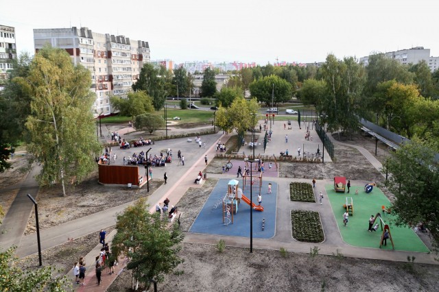 Сквер на улице Мончегорской в Нижнем Новгороде открыли после завершения работ по благоустройству
