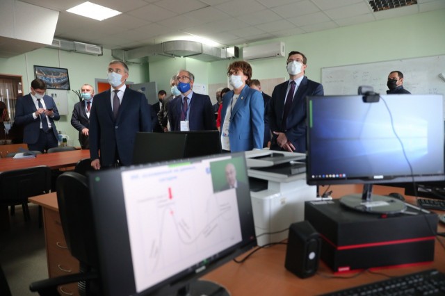 Валерий Фальков и Глеб Никитин посетили Центр инновационного развития медицинского приборостроения ННГУ