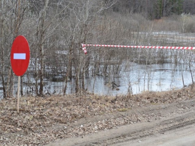 Участок дороги в Воскресенском районе Нижегородской области затопило паводковыми водами