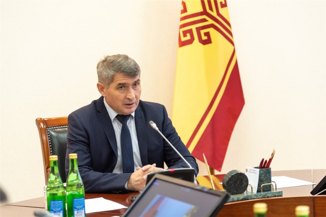Олег Николаев призвал усилить контроль за соблюдением мер эпидемиологической безопасности в Чувашии