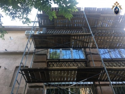 Строитель получил травму позвоночника в ходе ремонта фасада нижегородского здания