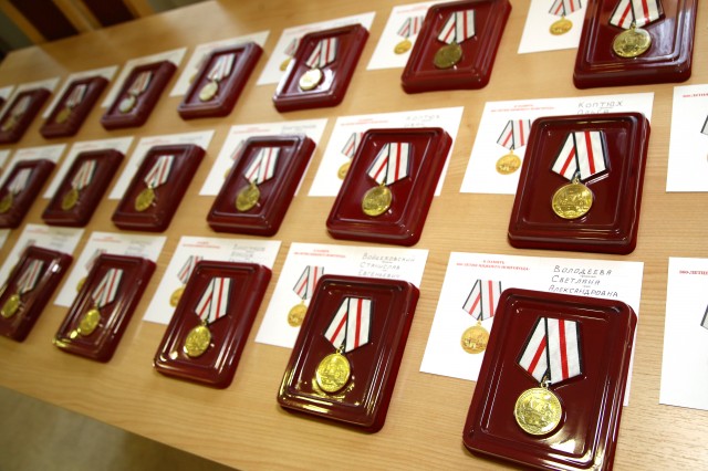 Нижегородских спортсменов и тренеров наградили юбилейными медалями в честь 800-летия города