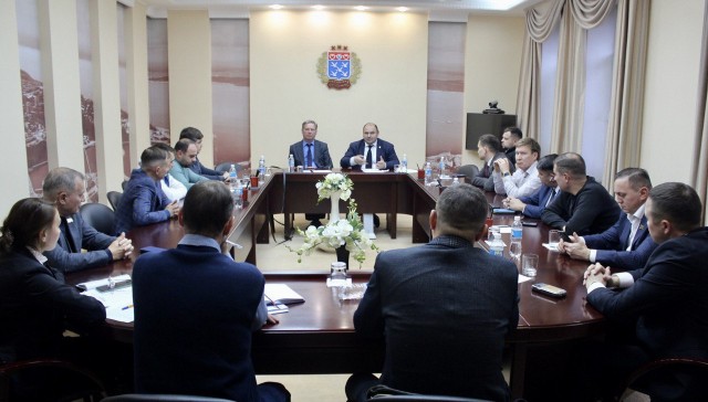 Глава администрации Чебоксар Денис Спирин ответил на вопросы депутатов