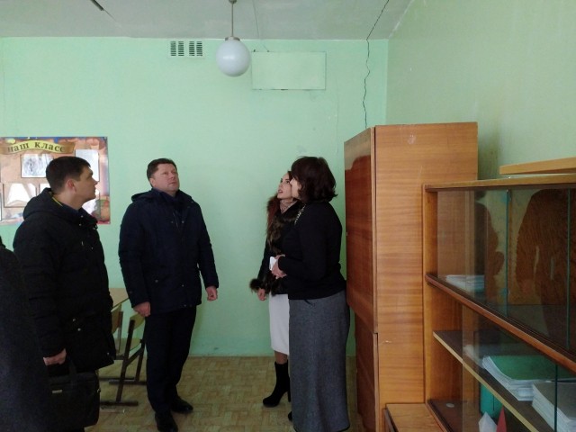 "Единая Россия" взяла на контроль ситуацию в дзержинской школе №35