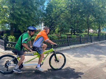Велотренировка для людей с ограничениями здоровья по зрению прошла в Арзамасе в рамках марафона &quot;Сила России&quot;