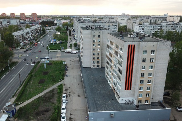 Георгиевские ленты украсили фасады домов в Нижегородской области