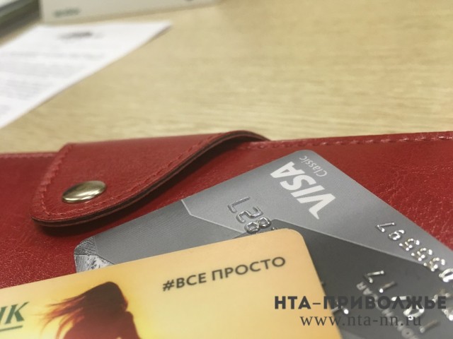 Нижегородец узнал похитительницу своей банковской карты на остановке