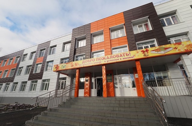 Глава Мордовии осмотрел новые школу и детсад в Лямбирском районе