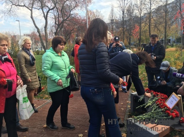 Траурная акция в память о погибших в Керчи состоялась в Автозаводском районе Нижнего Новгорода