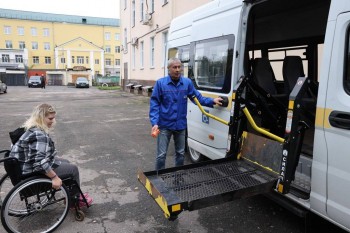 Нижегородские инвалиды-колясочники воспользовались социальным такси для поездки на избирательные участки