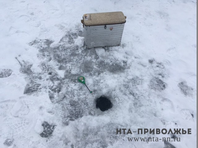 Рыбак провалился под лёд на речке Левинка Нижнего Новгорода