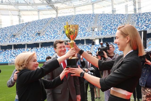 Глеб Никитин и Ольга Голодец наградили волейболисток нижегородской "Спарты"