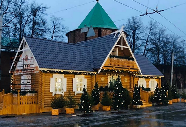 Избу Деда Мороза с площади Минина передадут нижегородским "моржам"