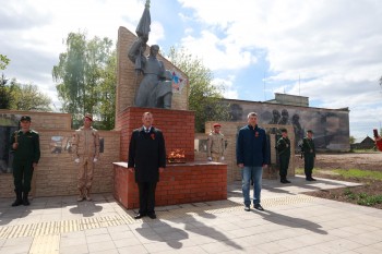 Частицу Вечного огня передали из Дзержинска в Володарск для мемориала памяти погибшим в годы Великой Отечественной войны